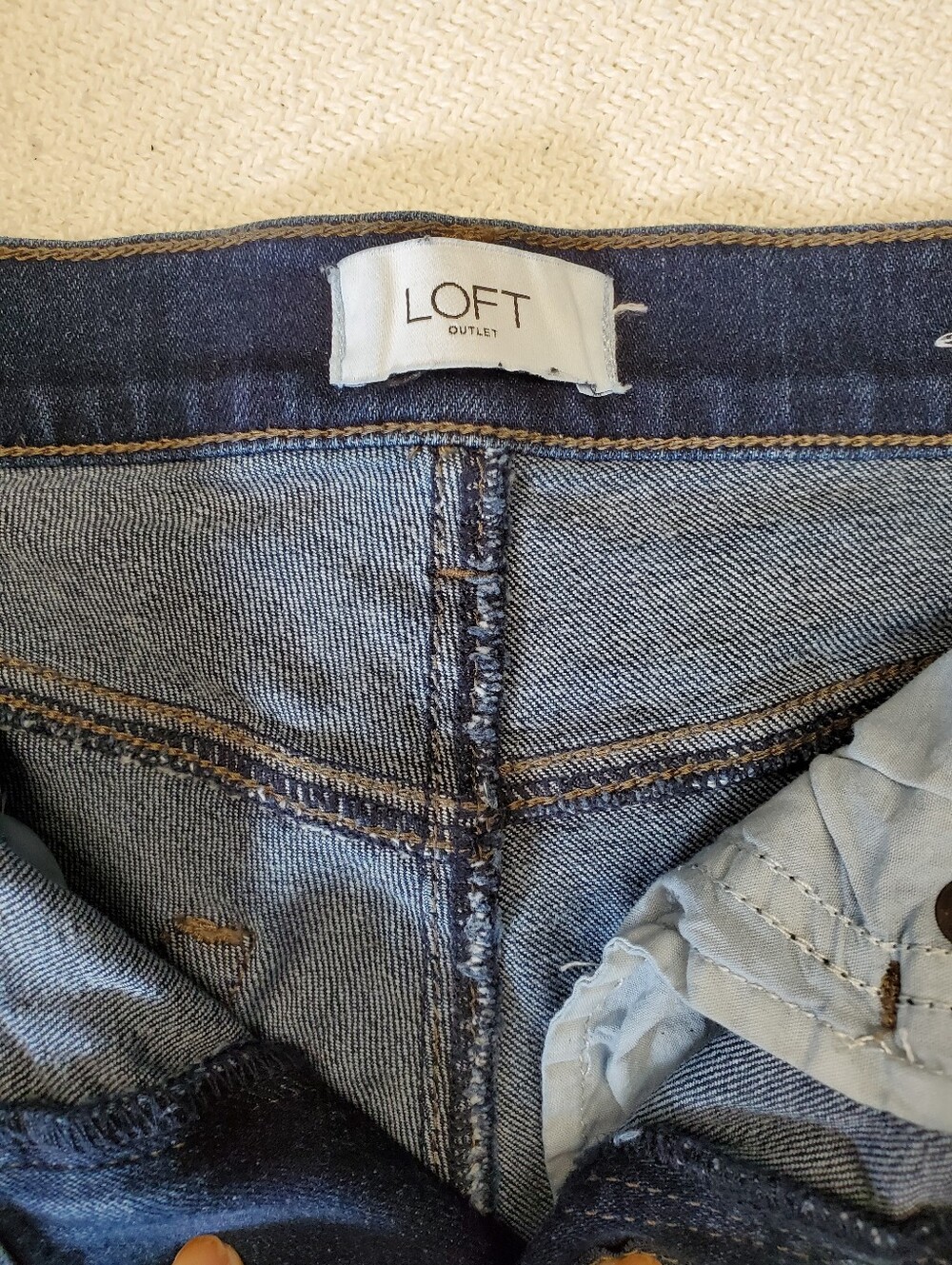 LOFT Outlet Skinny Ankle Jeans Sz 8 Dark Wash Raw Frayed Hem High Rise Denim - Picture 2 of 8